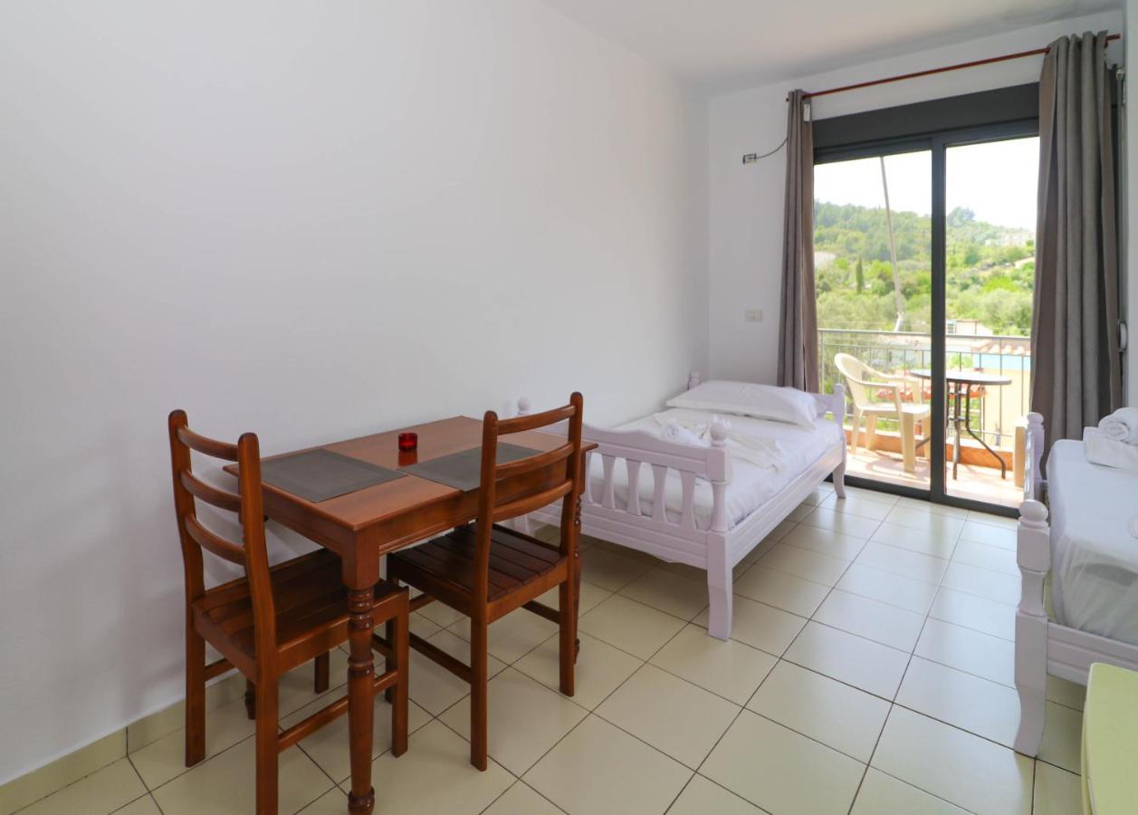 Bora Rooms Himarë Exterior foto